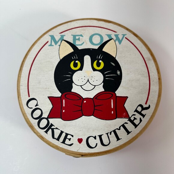 Vandor Other - VTG Vandor 1983 Pelzman Design Cats Meow Cookie Cutter Cat Head Shaped in Box